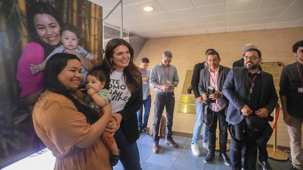 Exposicao celebra a maternidade e enfatiza a luta contra a violencia domestica em imagens de fotografos da Assembleia Legislativa Foto Hudson Fonseca RejTls