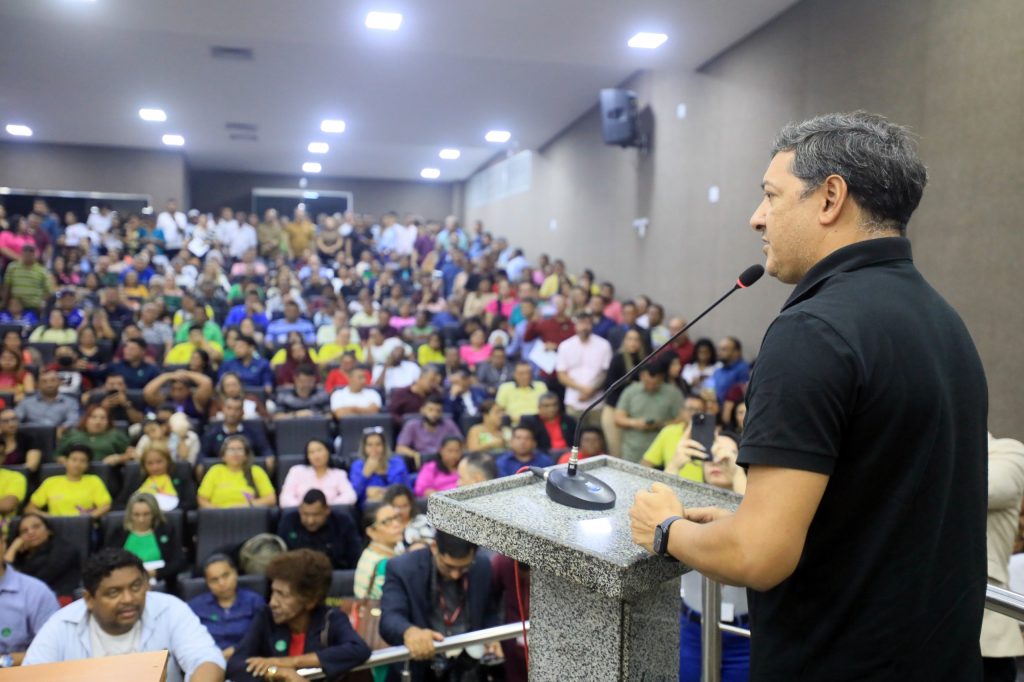 Felipe Souza homenageia lideres comunitarios que fazem parte da sua trajetoria politica 1024x682 N1d2by