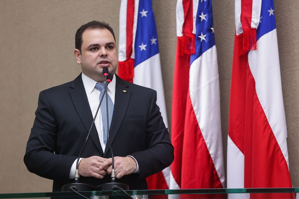Lei de Roberto Cidade que preve criacao de pre vestibular gratuito tem inicio com o Pre Vest da UEA 1024x683 3zARti