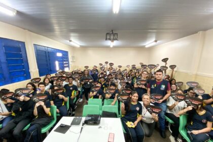 Palestras do E28098Ei Te Orienta iniciativa do deputado Joao Luiz alcancam mais de 500 alunos em escolas da zona Sul de Manaus ZESara