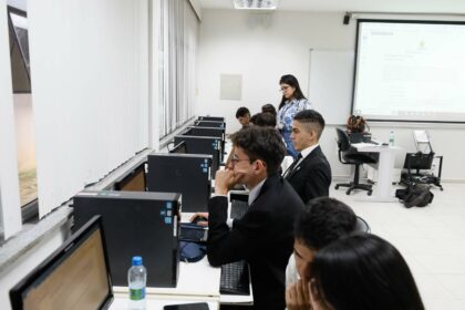 Participantes do Parlamento Jovem aprimoram tecnicas de producao de requerimentos Foto Alberto Cesar Araujo 1 Y4JD0O