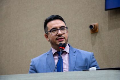 Rodrigo Guedes cobra que Prefeitura de Manaus envie Projeto de Lei sobre reajuste dos servidores da Educacao 1 FXytr9
