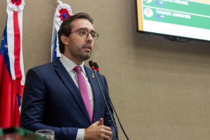 Aleam promulga lei de Thiago Abrahim que prioriza remocao de policiais que tenham dependentes com deficiencia Foto Jhonatan Darth 1024x683 8MzFYe
