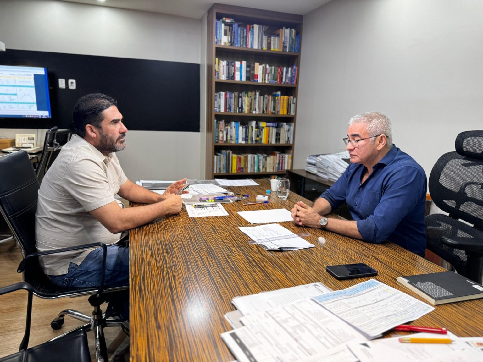 Deputado Cristiano DAngelo discute importantes obras de infraestrutura com secretario da Seinfra Foto Ely Caldeira EPc1Kp