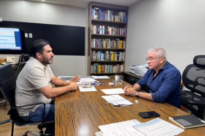 Deputado Cristiano DAngelo discute importantes obras de infraestrutura com secretario da Seinfra Foto Ely Caldeira EPc1Kp