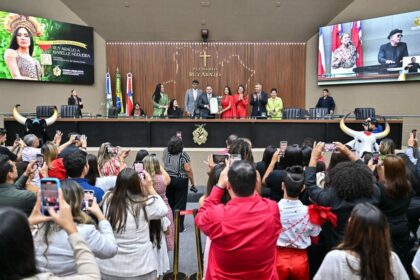 Isabelle Nogueira recebe homenagem na Assembleia Legislativa do Amazonas Foto Rodrigo Brelaz 2 1024x683 puMjGD