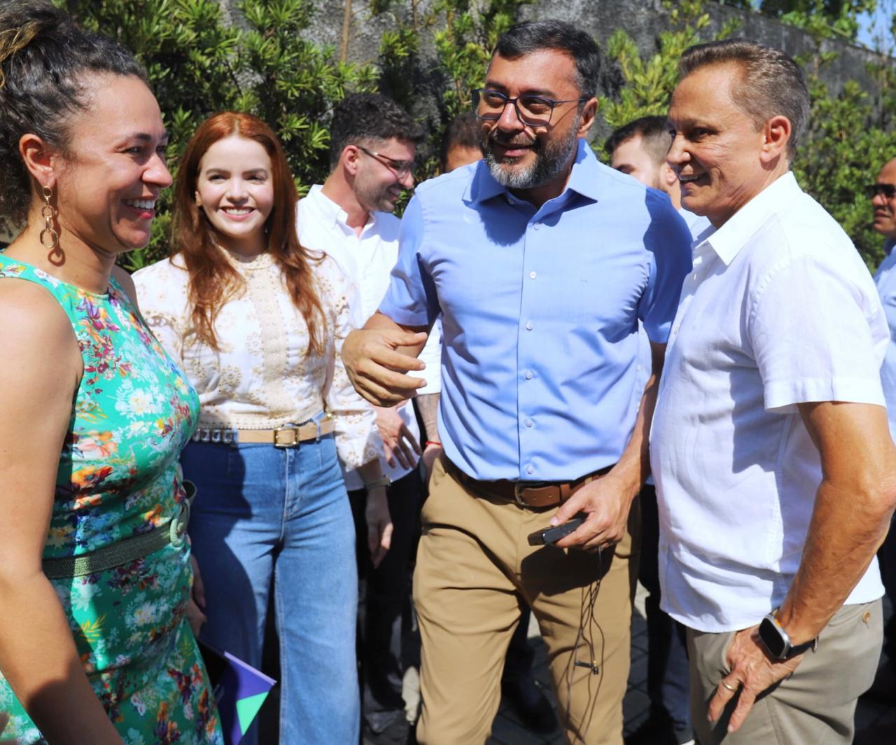 Adjuto Afonso prestigia acao do governo que reassenta 178 familias das comunidades Sharp e Manaus 2000 pelo Prosamin Foto Ney Xavier T3p5m7