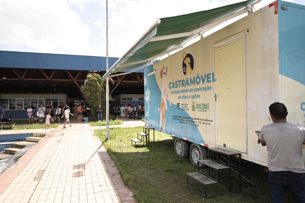 Apos articulacao da deputada Joana Darc Shopping Sao Jose recebe acao itinerante do Castramovel 1024x682 gljAAO