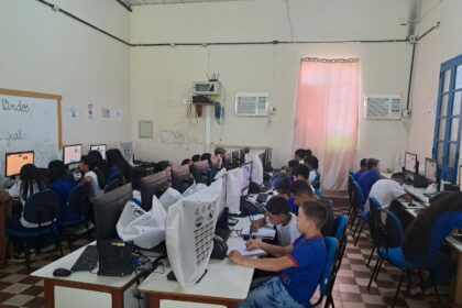 Com emenda de Delegado Pericles Escola Estadual de Santa Isabel passa a ter laboratorio de informatica s2U9xp