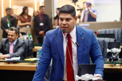 Deputado Mario Cesar Filho cria ponto de apoio para arrecadacao as vitimas do incendio em Nhamunda Foto Leandro Cardoso 1024x683 l6z0wG