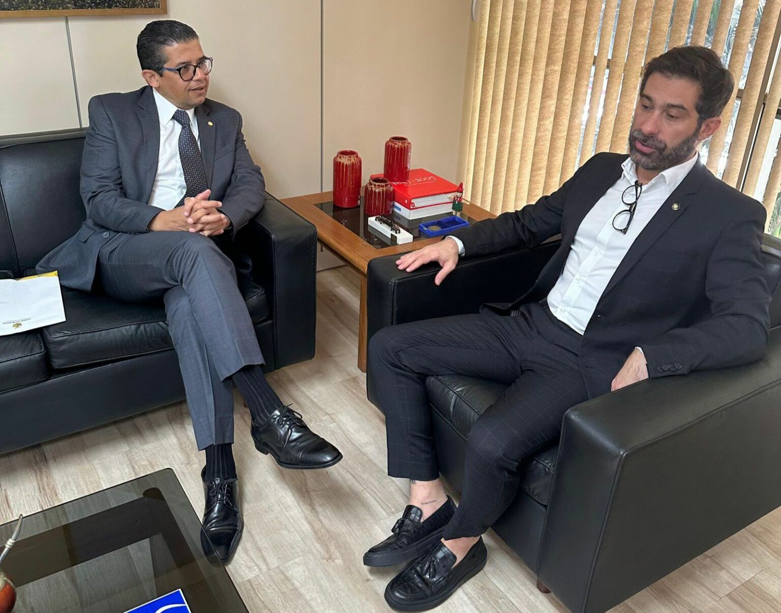 Em Brasilia deputado Joao Luiz apresenta oficio sobre cobranca abusiva nos servicos de transportes aquaviarios no Amazonas a Senacon b4iOSV