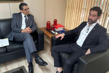 Em Brasilia deputado Joao Luiz apresenta oficio sobre cobranca abusiva nos servicos de transportes aquaviarios no Amazonas a Senacon b4iOSV