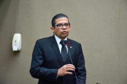 Estiagem Deputado Joao Luiz indica ao Governo do Estado a criacao de pontos de estocagem e distribuicao de alimentos e medicacao a populacao do interior do Amazonas Foto Mauro Smith sC7dMf