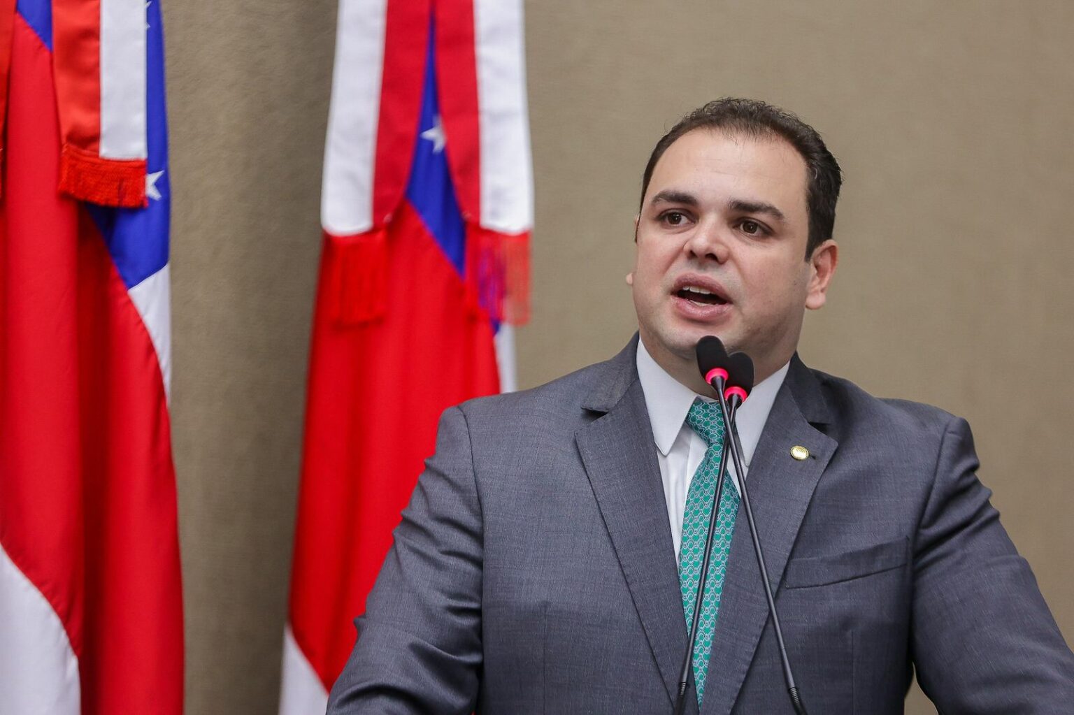 Lei de Roberto Cidade isenta de pagamento de taxas para emissao da 2a via de documentos danificados por ocorrencia de desastres naturais Foto Rodrigo Brelaz Nlyx0T