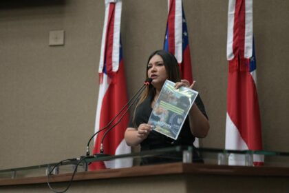 Apos fim de licenca maternidade deputada Joana Darc retorna aos trabalhos na Aleam e apresenta Plano de Contingencia para os animais na estiagem Foto Matheus Ponce 1024x682 tqDDae