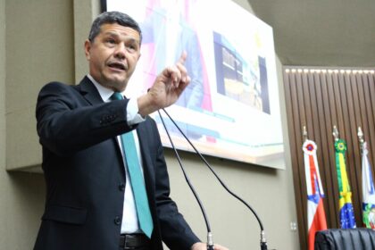 Comandante Dan avalia a decisao do ministro do STF Flavio Dino como necessaria embora tardia CPiE5S