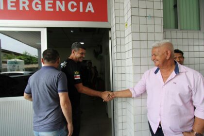 Comandante Dan entrega equipamentos originarios de emenda parlamentar ao SPA e Policlinica Danilo Correa 3pCyMs