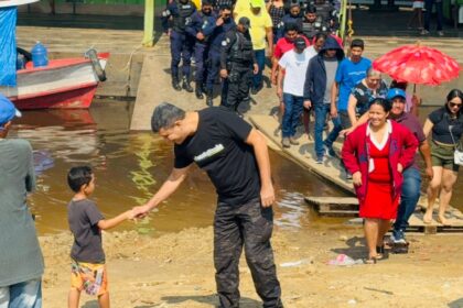 Comandante Dan percorre o Medio Solimoes e o Jurua para ver a realidade no interior do Estado DvnEQ7
