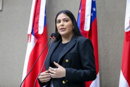 Deputada Mayra Dias solicita implementacao da Lei de Consultoria Gratuita de Amamentacao Foto Aguilar Abecassis 1024x683 ImMKjJ