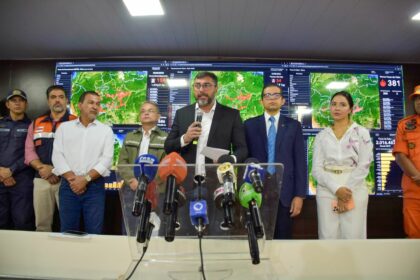 Deputado Joao Luiz participa com o governador Wilson Lima do anuncio de medidas ao combate de queimadas no Amazonas Foto Mauro Smith AXLcJ6