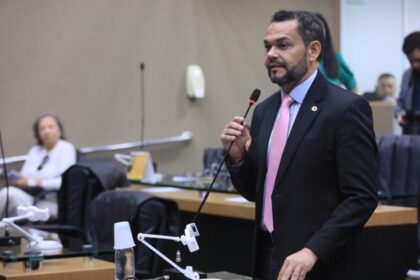 Deputado Rozenha cobra providencias para evitar que incidentes paralisem Manaus 6HoQ22
