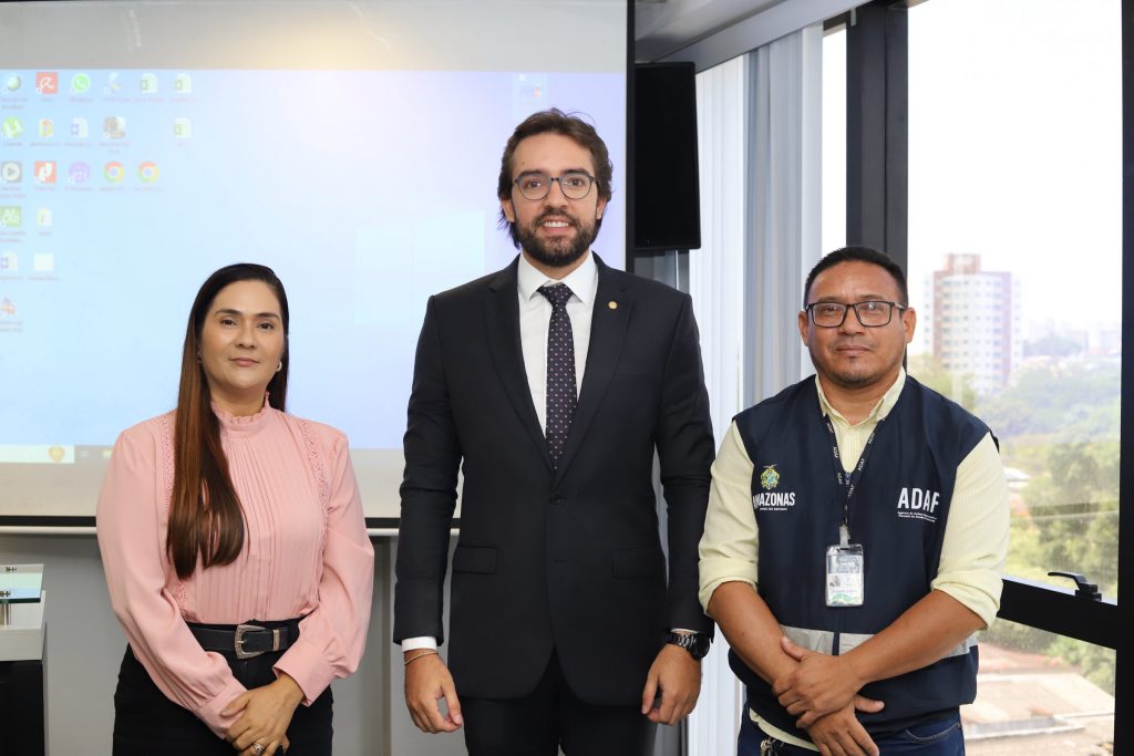 Deputado Thiago Abrahim solicita convenio com o Ministerio da Agricultura para combate a praga do cacau Foto Jhonantan Darth 1024x683 HHnizc