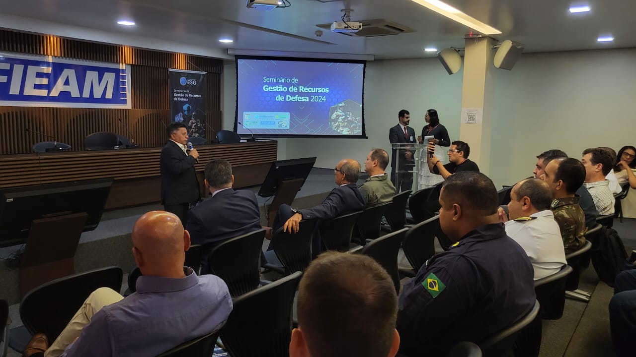 Durante seminario sobre investimentos em defesa Sinesio Campos propoe criacao de polo industrial naval no Amazonas DEzYwD