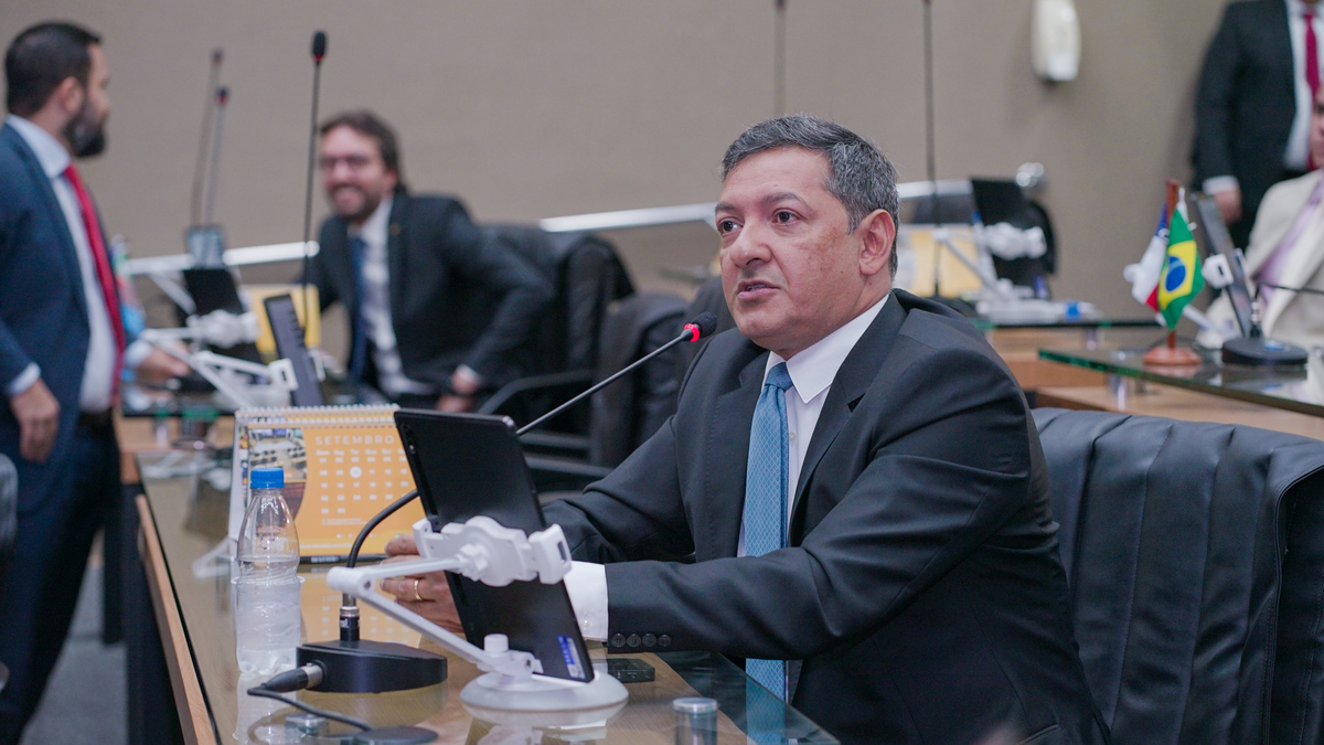 Felipe Souza apresenta Projeto de Lei para fomentar a exibicao de filmes educativos nas escolas do Amazonas F3ktGK