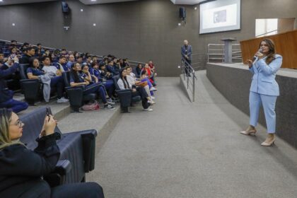 No Agosto Lilas Educando pela Cultura promove palestra sobre as formas de violencia contra a mulher Foto Alberto Cesar Araujo qNQmdN