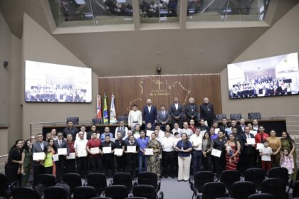Sinesio Campos homenageia garcons e garconetes durante Sessao Especial na Aleam Foto Danilo Mello 1024x682 81ZHra