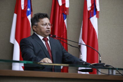 Sinesio Campos realiza Audiencia Publica para discutir implementacao do Servico de Verificacao de Obitos em Manaus AN71hs