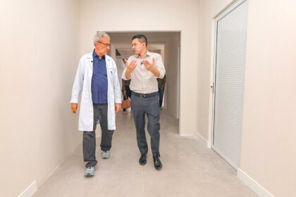 Delegado Pericles entrega equipamento e setor de patologia da Fcecon e modernizado CfmXj4
