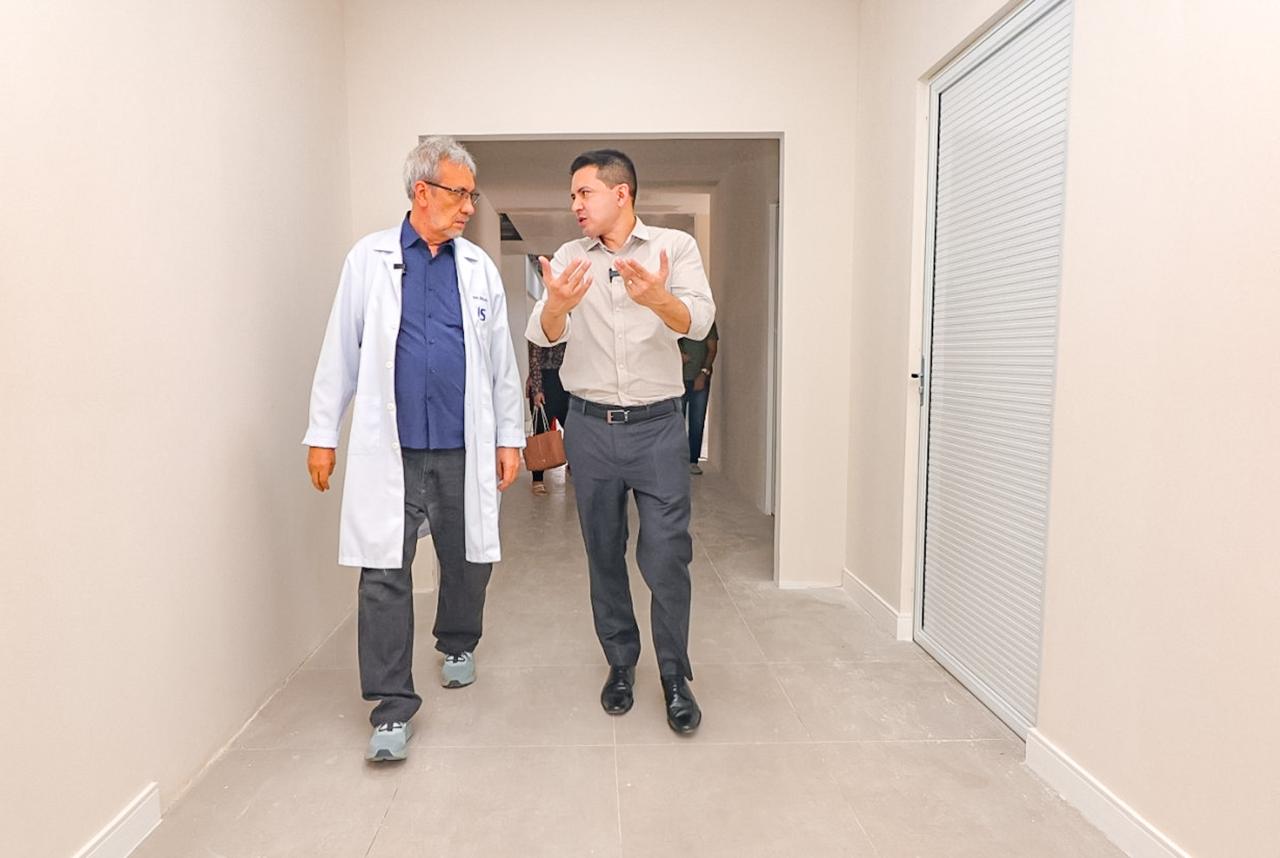Delegado Pericles entrega equipamento e setor de patologia da Fcecon e modernizado CfmXj4