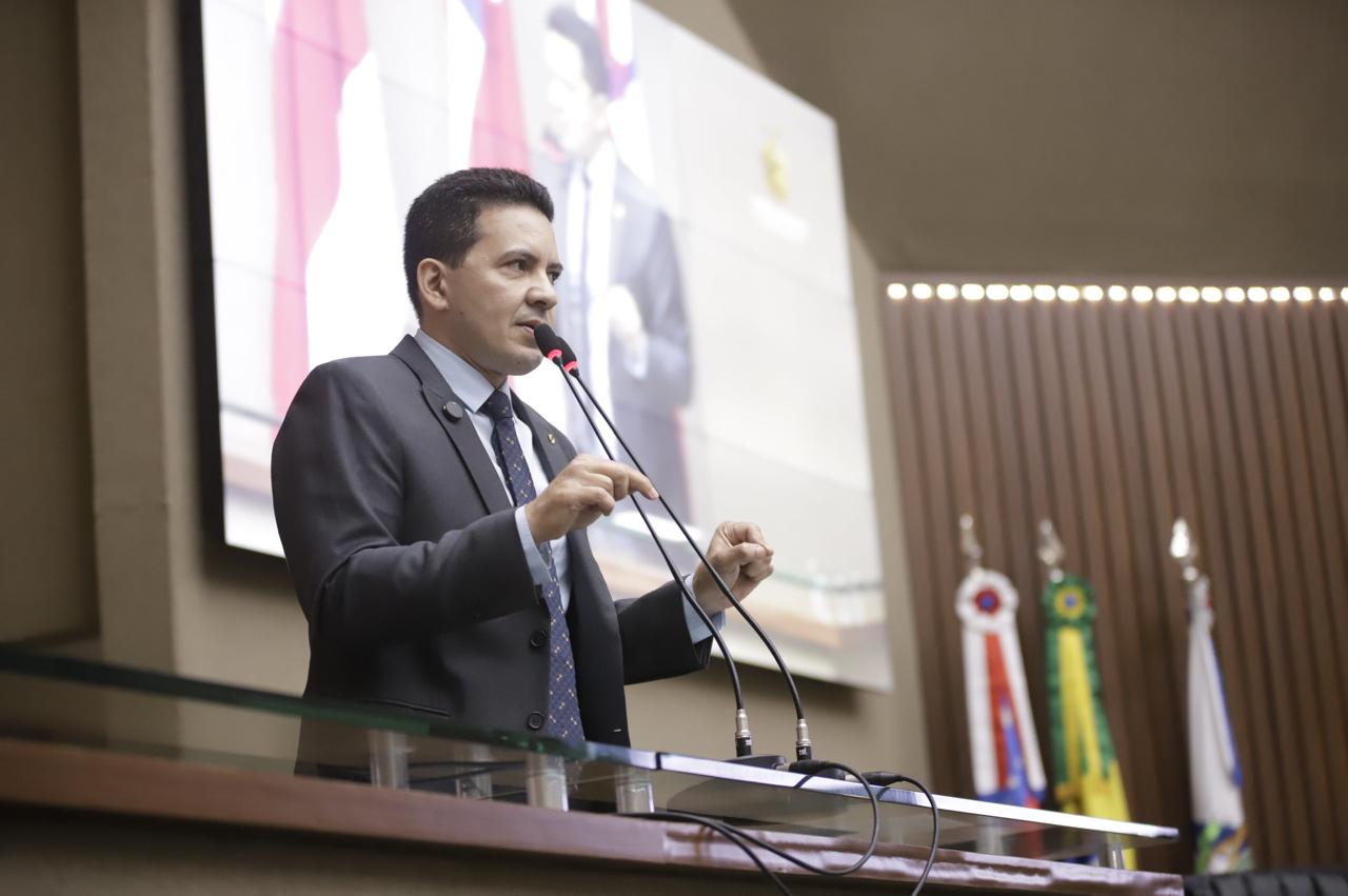 Deputado Pericles critica declaracoes de Lula sobre BR 319 e diz que Marina Silva sabota o povo do Amazonas dtYG15