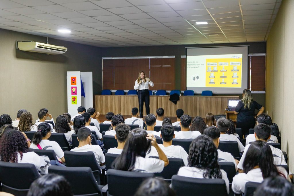 Programa E28098Conhecendo o Legislativo da Aleam recebeu mais de 200 estudantes em setembro Foto Alberto Cesar Araujo 1024x683 F5IJuI