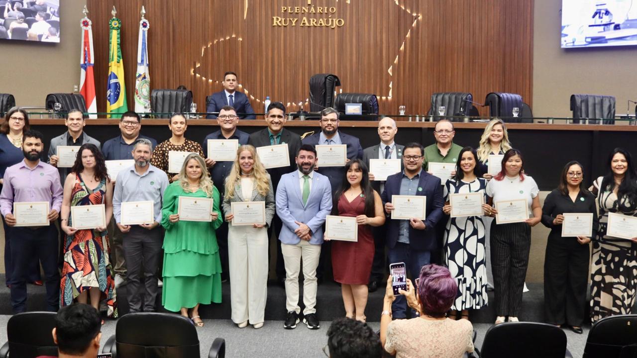 Sessao Especial celebra os 45 anos de regulamentacao da profissao de Biologo e reforca importancia de PL do deputado Carlinhos Bessa hy7flc
