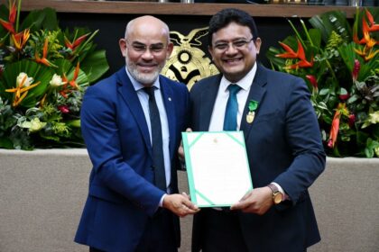Cabo Maciel homenageia Alan Kelson e Bianca Acacia com Medalha do Merito Legislativo Educacional 1024x683 cI42tF