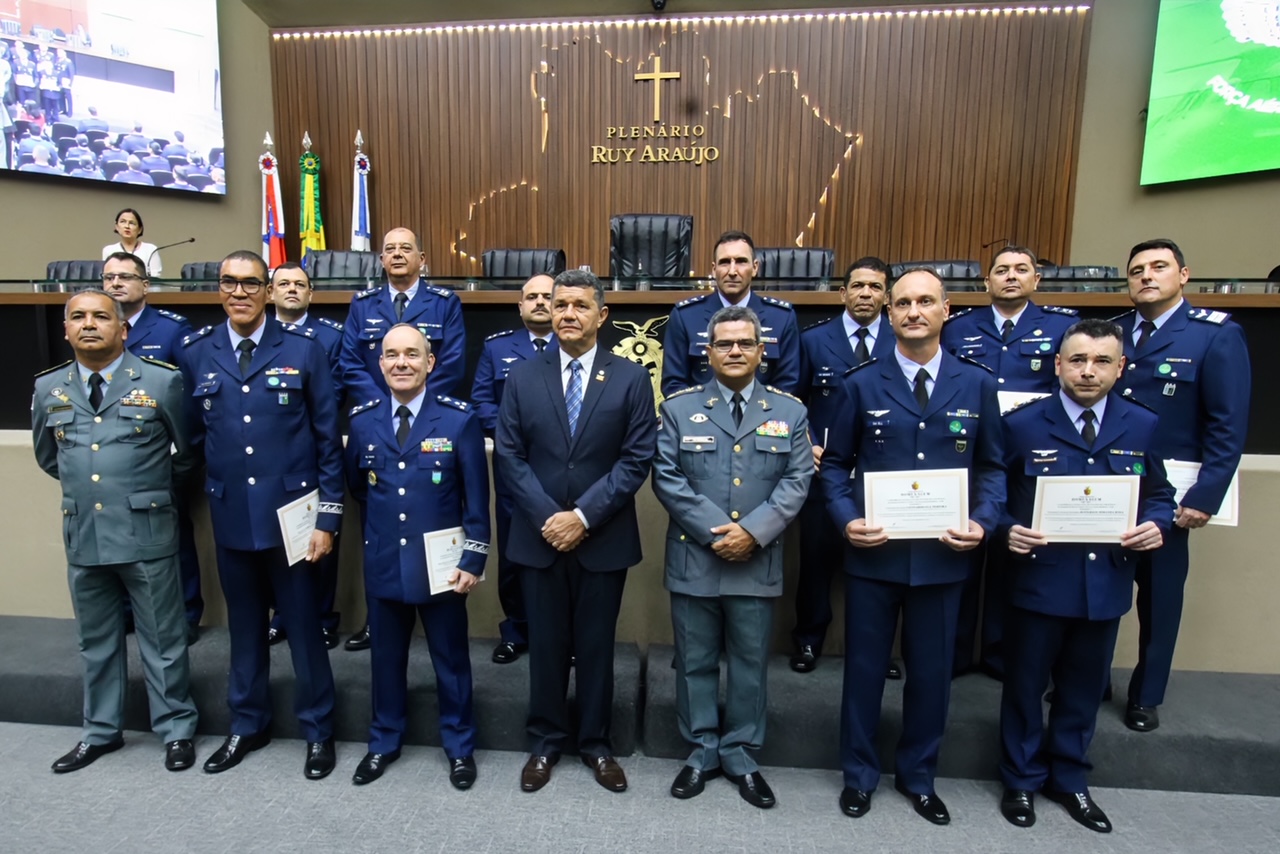 Comandante Dan homenageia aviadores da Forca Aerea Brasileira BJI0RJ
