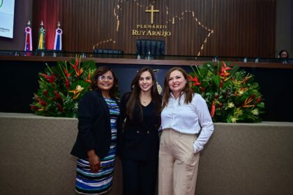 Debora Menezes homenageia educadoras que atuam no interior do Amazonas Foto Daniel Nogueira x811lT
