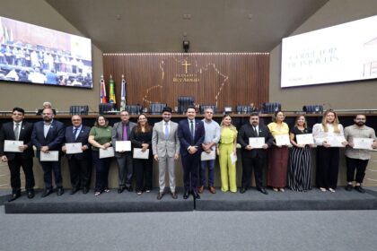 Delegado Pericles celebra o Dia do Corretor de Imoveis em Sessao Especial na Aleam 6SQrhk