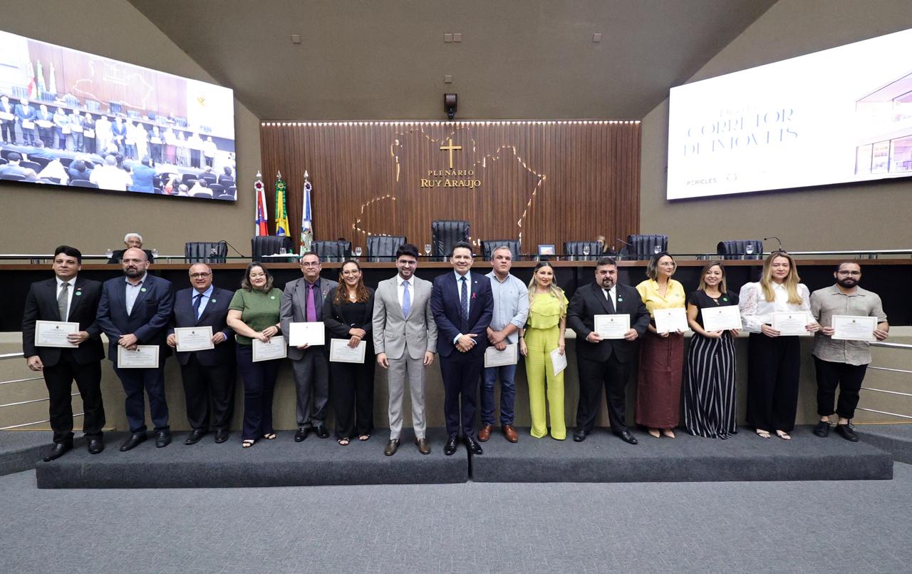 Delegado Pericles celebra o Dia do Corretor de Imoveis em Sessao Especial na Aleam 6SQrhk