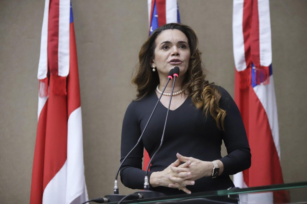 Deputada Alessandra indica Ronda Maria da Penha Auxilio Creche Analfabetismo Zero e Onibus Rosa ao prefeito de Manaus Foto Danilo Mello 1024x682 GN7FS9