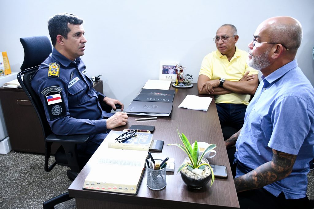 Deputado Cabo Maciel realiza reuniao com comandante geral da Policia Militar do Amazonas 1024x683 GpLzcu