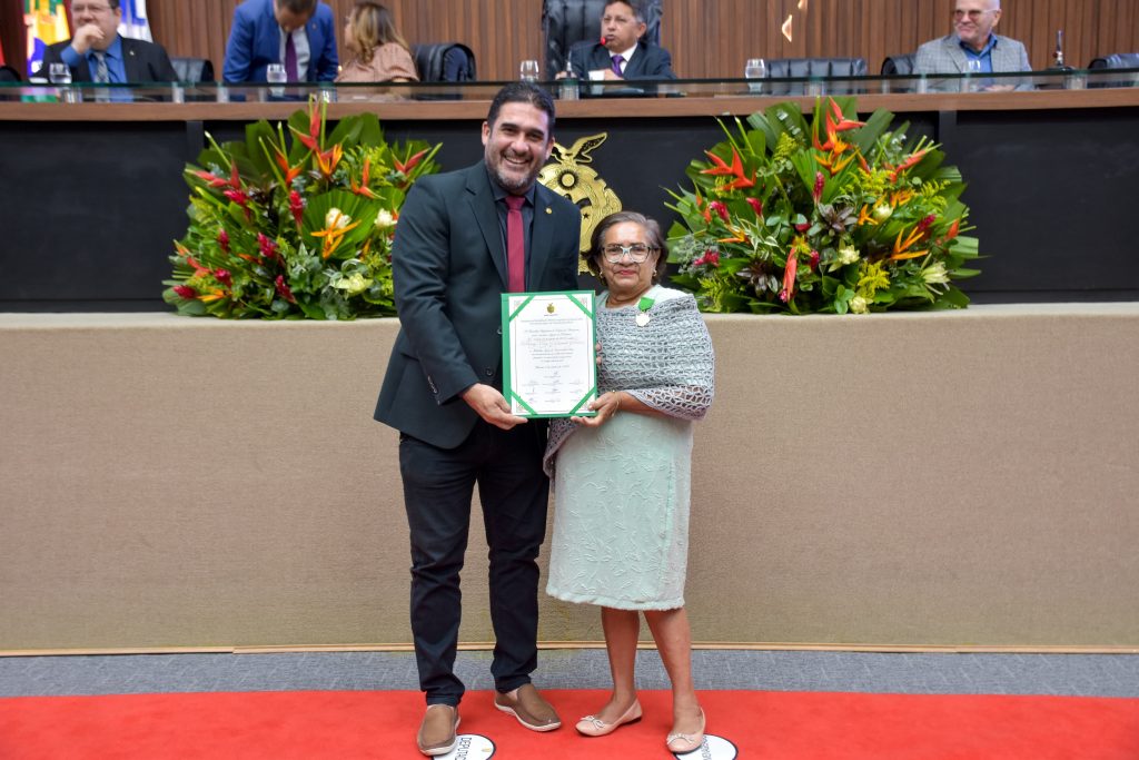Deputado Cristiano DAngelo homenageia professora Shirley Mary Campelo Gomes com Medalha do Merito Legislativo Educacional Professora Ignes de Vasconcelos Foto Ely Caldeira 1024x683 i2guH7