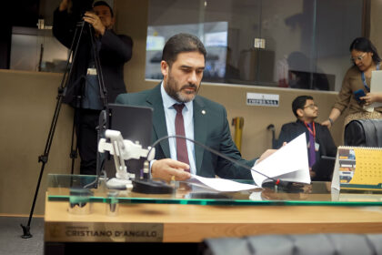 Deputado Cristiano DAngelo propoe a criacao do Dia Estadual da professora e do professor de Lingua Indigena Foto Ely Caldeira iyVBDS