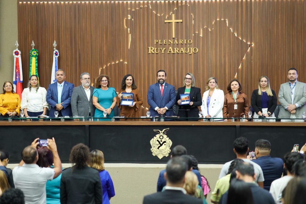 Dr. George Lins promove Sessao Especial na Aleam em homenagem aos 20 anos do Programa Ciencia na Escola Foto Leandro Castro 1024x683 vQgFeF