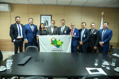 Em busca de apoio aos municipios afetados pela seca deputado Adjuto Afonso representa Aleam em reuniao em Brasilia Foto Jessen Peixoto n53v2S
