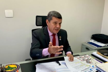 Emergencias climatica e hidrologica revelam a precariedade da infraestrutura do Amazonas cVLIHv