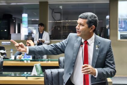 Leis de Dan Camara sobre protecao a idosos e inclusao de criancas em estado de vulnerabilidade sao promulgadas sWrIiN