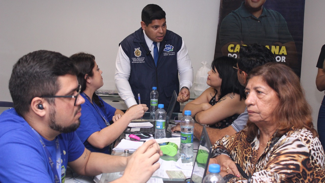 Comissao de Defesa do Consumidor da Assembleia Legislativa orienta consumidores na Black Friday Foto Leandro Cardoso cvquww